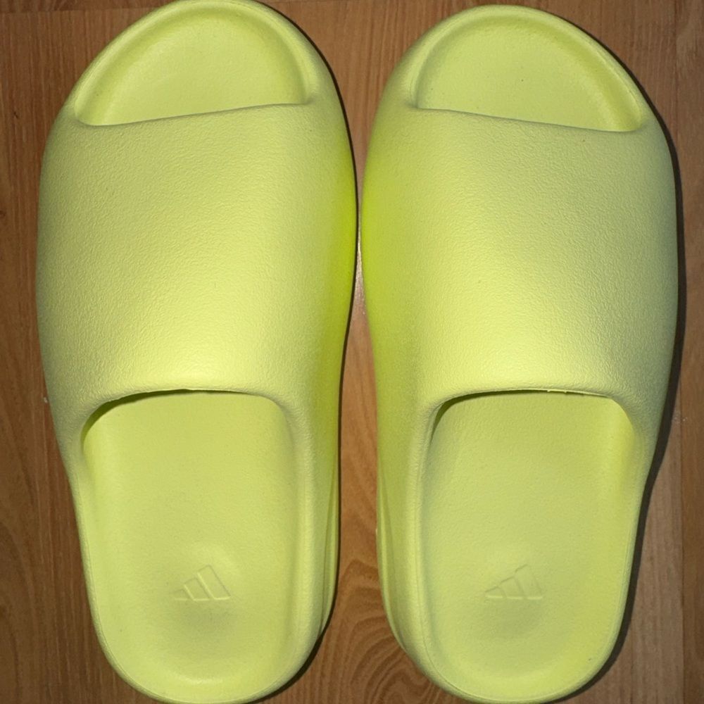 YEEZY Adidas Foam Slide Sandals in Neon Yellow Glow Green 2022